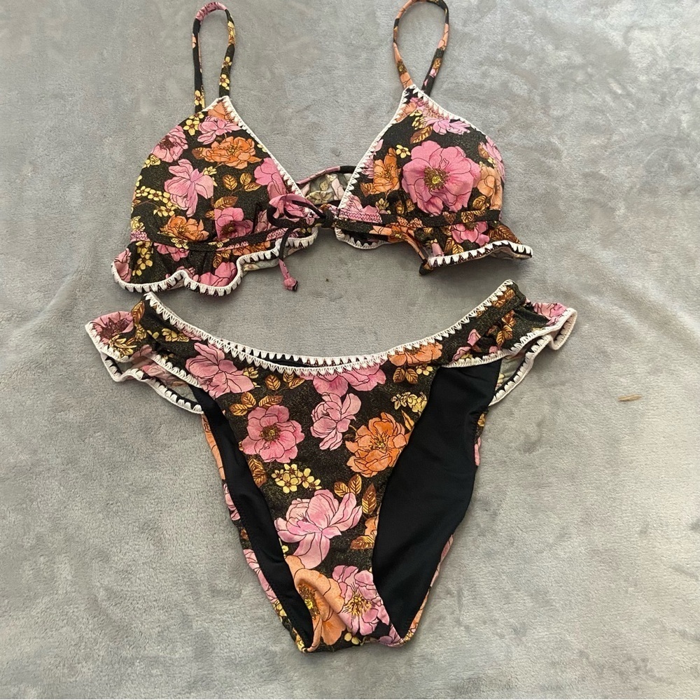 New! Victoria’s Secret floral ruffle triangle bikini 4742